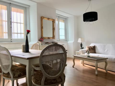 Airbnb con mejor rendimiento: Beautiful Apartment "SEASONAL RENTAL" en Centro