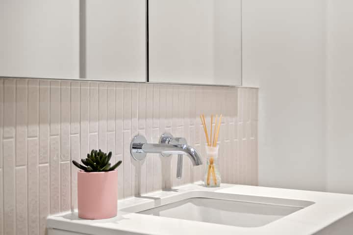 Full bathroom 1 image 2