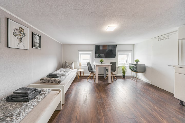 4 Lh 6-zimmer-apartment - Halle, Almanya