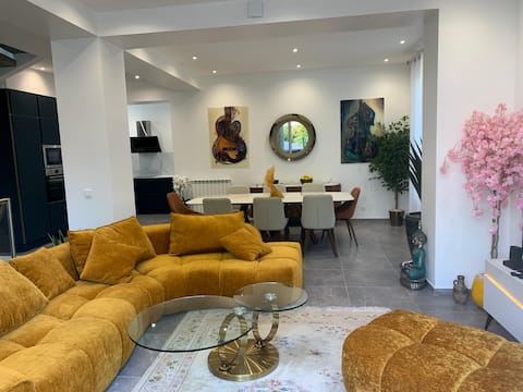 Beautiful home in the heart of Raincy