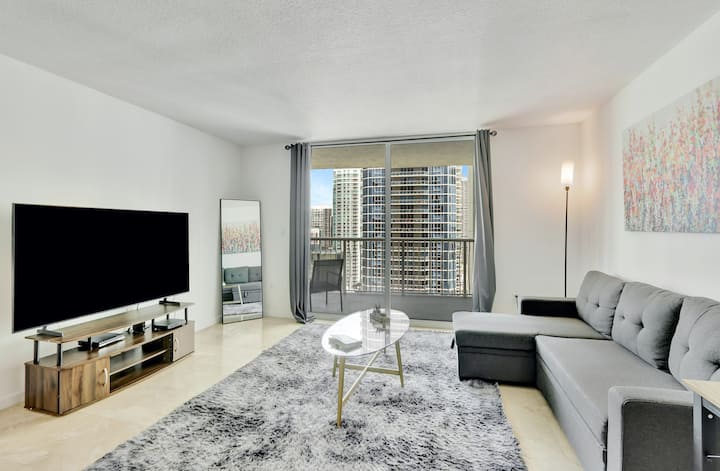 Newly Renovated 1br Apt With Pool, Gym, & Wfh! - Miami