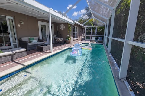 Poolside Palms Getaway- Near Tampa Brandon Valrico