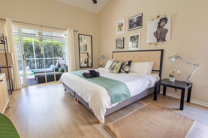 Poolside Palms Getaway- Near Tampa Brandon Valrico - Lithia Springs Park, Lithia