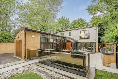 Winter Forest Retreat – Luxury Home in Chigwell