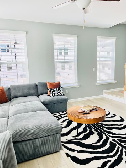 Popular Airbnb listing: BrandNew 7 minutes from Airport 8mi Mercedes-Benz in Glenrose Heights