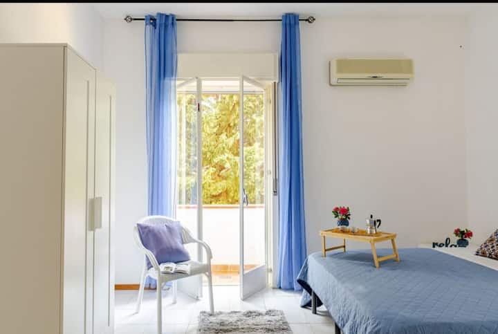 un doble/triple (bajo petición) con aire acondicionado