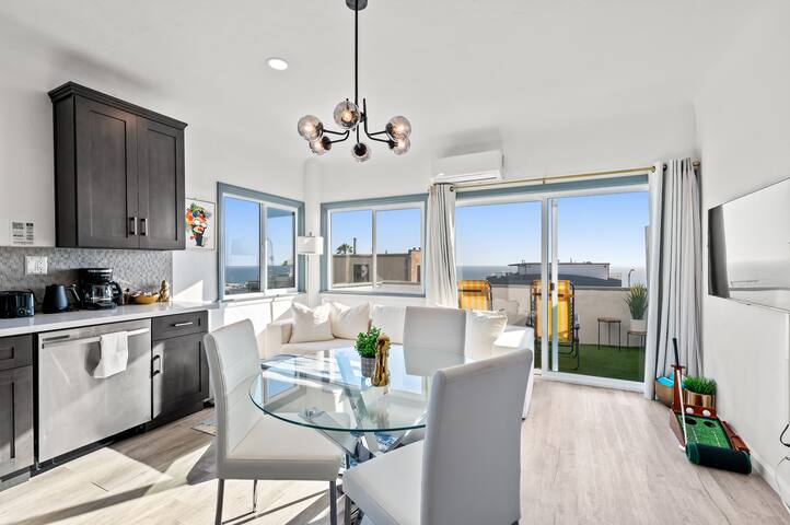 Luxury Beachside Gem – 2 APT Units Side-by-Side gallery image 3