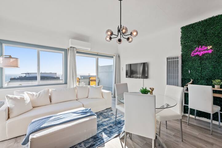 Luxury Beachside Gem – 2 APT Units Side-by-Side gallery image 4