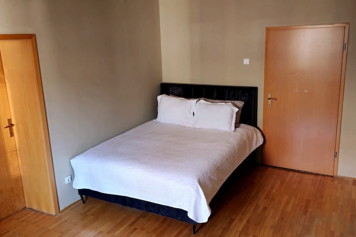 غرفة النوم رقم3

سرير مزدوج بحجم كوين مع إمكانية الوصول إلى الشرفة مع الإطلالة الأكثر روعة