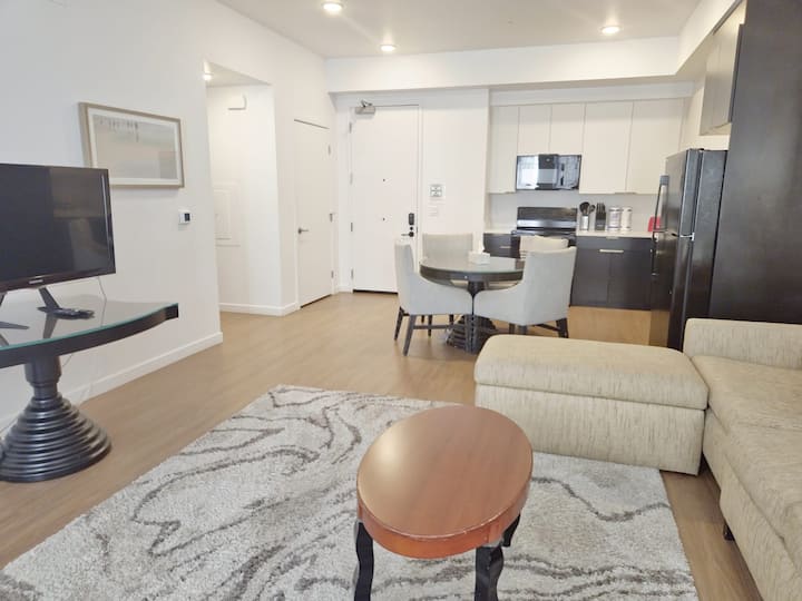 Modern 1br Retreat In Downtown Hewitt - Los Angeles, CA