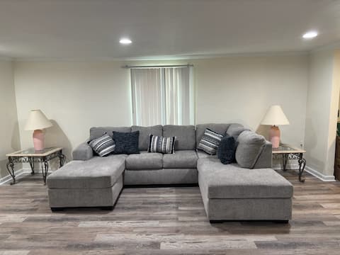Popular Airbnb listing: Downtown/Riverwalk/Busch Gardens/Sleeps 10 in Hillsborough