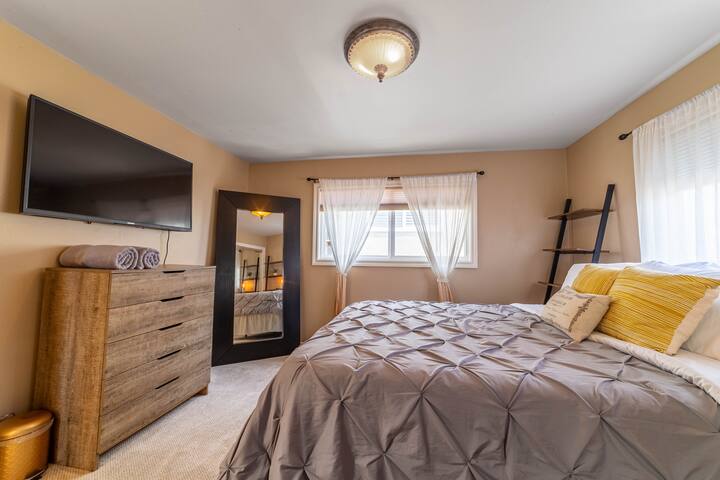 Ocean View Penthouse 2/2 w/Garage 2 Blocks 2 Sand! gallery image 5