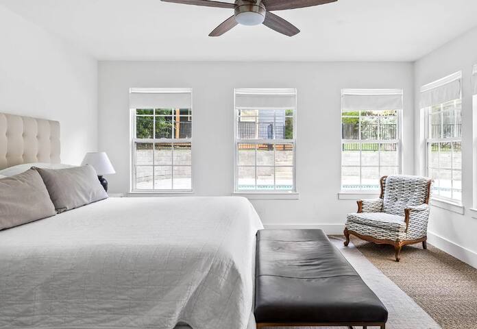 Chic 4BD at White Rock Lake Park gallery image 4