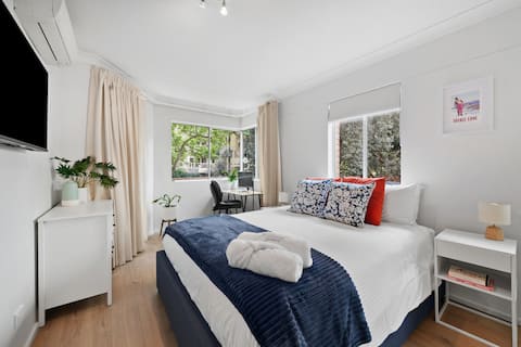 Rushcutters Bay Retreat with Balcony - New Listing