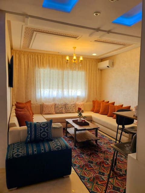 Top Airbnb: Cozy getaway close to everything in Arrondissement De Zouagha مقاطعة زواغة
