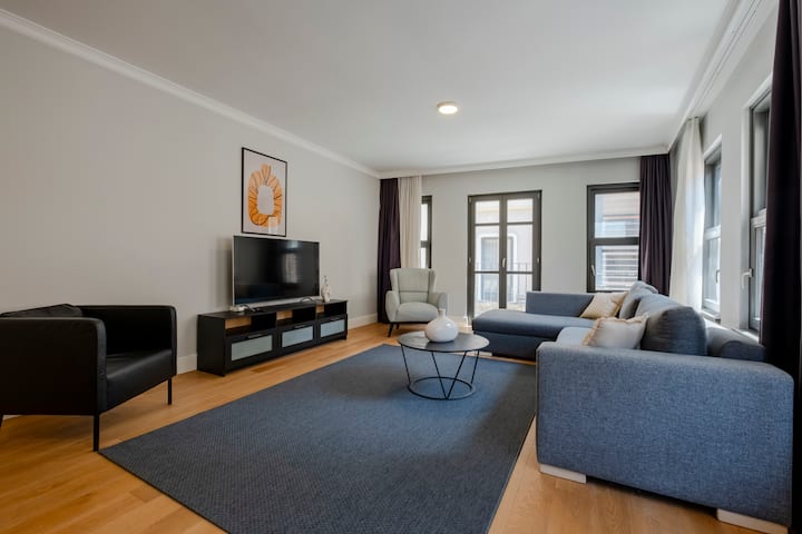 Spacious 3-bedroom Apartment - Karaköy