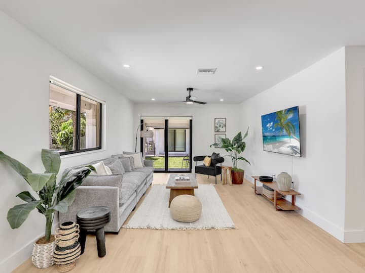 Villa Palmera By Downtown & Beach - Naples, FL