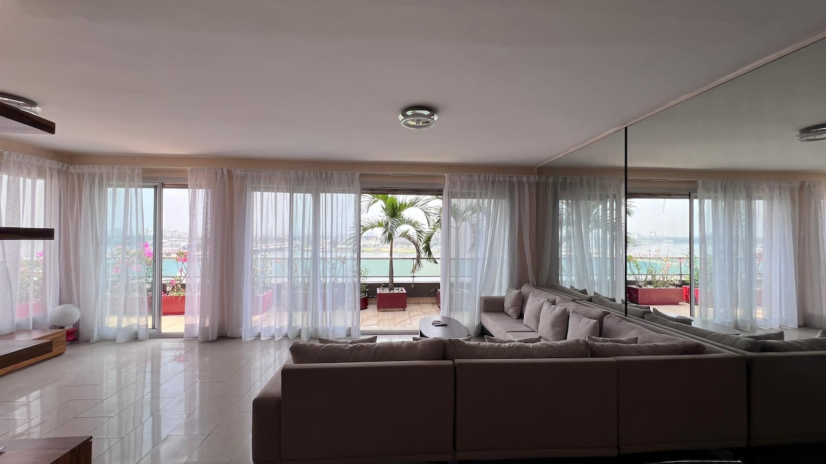 Photo inspiration: Picture Idea: Bright Penthouse View Luxury Light And Terrace