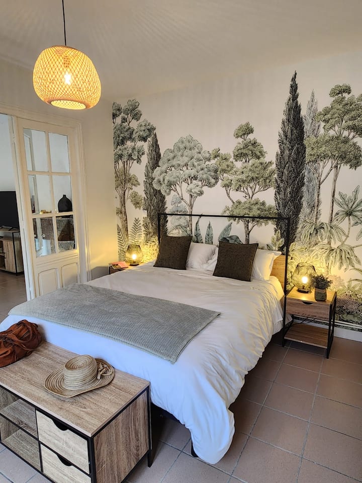 საძინებელი საწოლი 160*200, სისქე 21 სმ, (ახალი), სათავსო, ჟალუზები და ჟალუზები, ზეწრები, პირსახოცები და სარეცხი საშუალებები