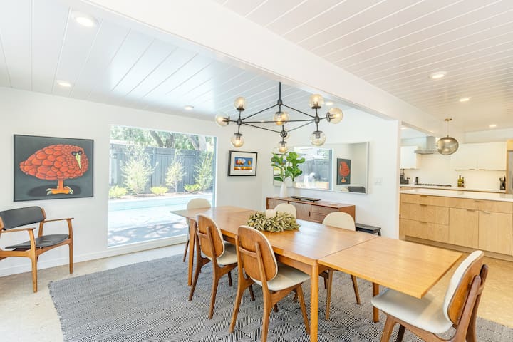 Mid Century Modern Living w/Pool gallery image 3