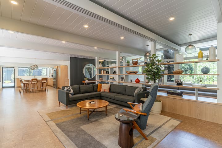 Mid Century Modern Living w/Pool gallery image 2
