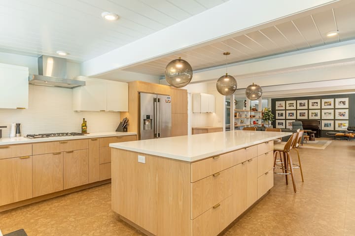 Mid Century Modern Living w/Pool