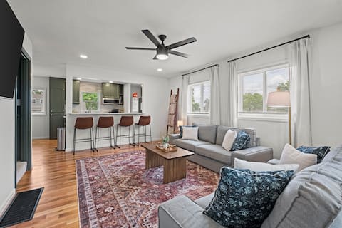 Grandview Retreat • Sleeps 11 + Private Studio Apt