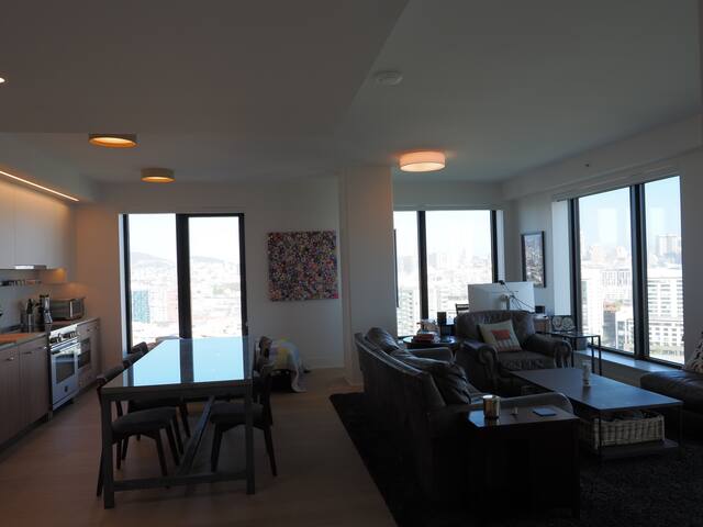 Lux 2BR Overlooking Oracle Park gallery image 5