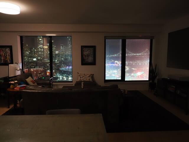 Lux 2BR Overlooking Oracle Park gallery image 2