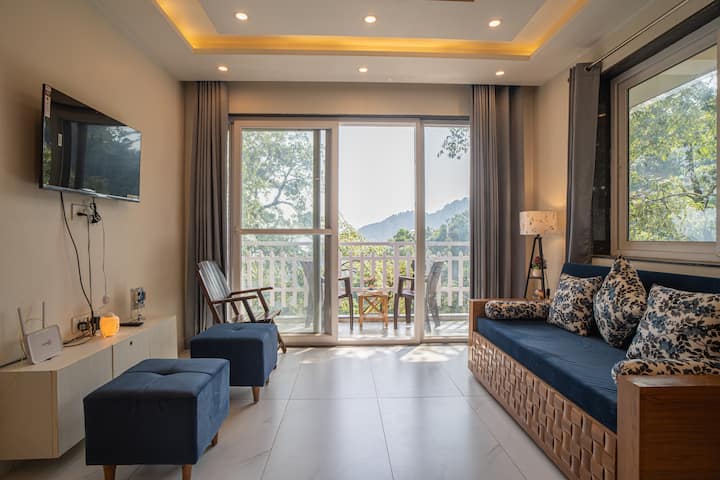 The White Umbrella - Kaphal | With Himalayan View - Mussoorie