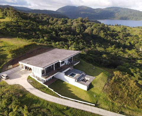 Two Lakes & Volcano View Sleeps 8