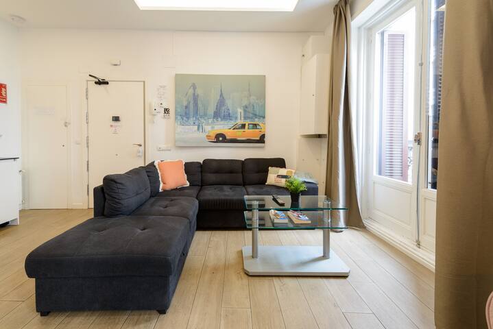 4br 2bth best location SOl, new gallery image 2