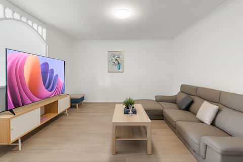 High-Value 4Beds | Workspace | Near Mall & Highway