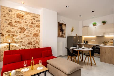 Napoleon Stonehouse - 1BD 1BA 3PL