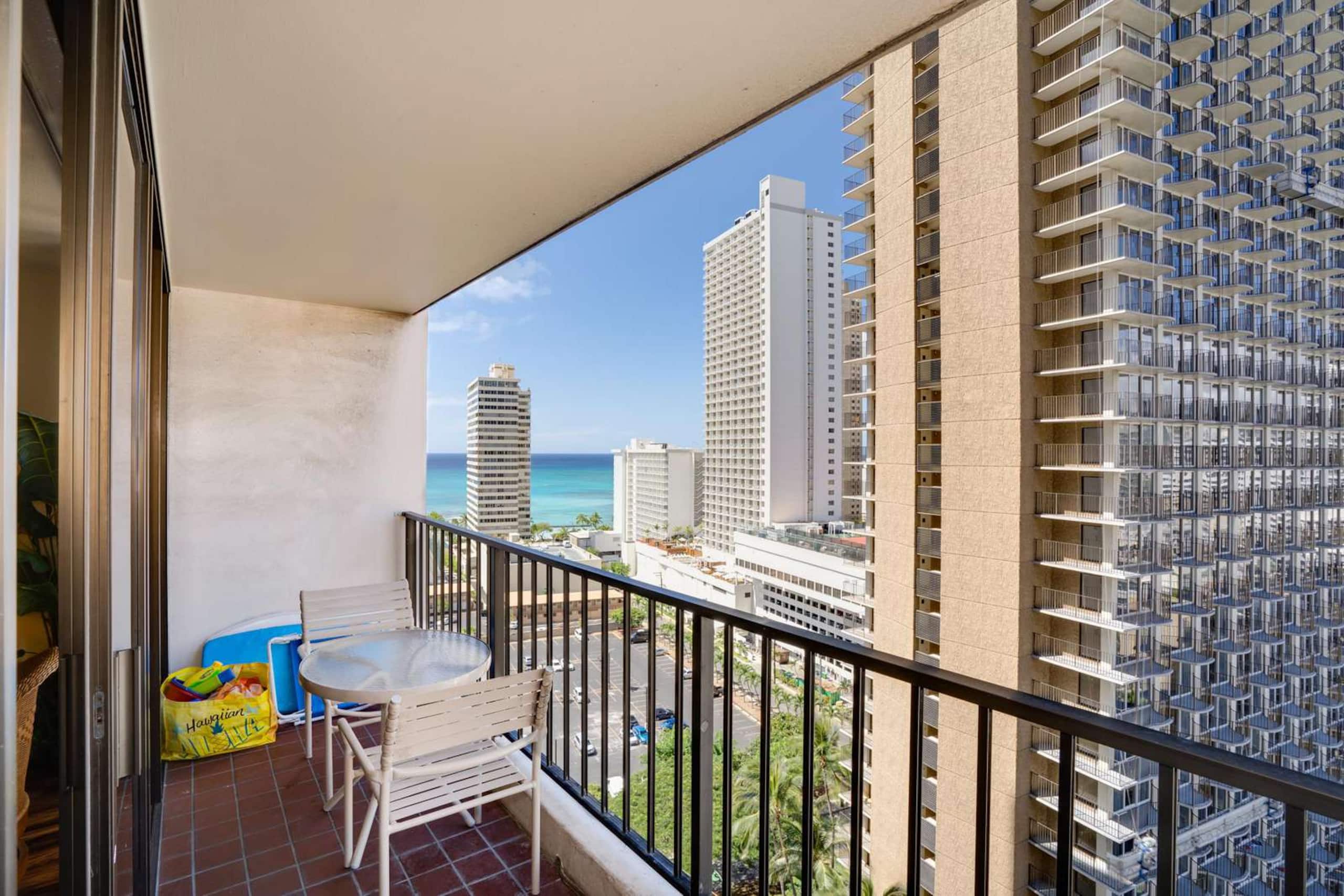 Waikiki Banyan 1806 T1-1 Block 2Beach +FREEParking - Image 26