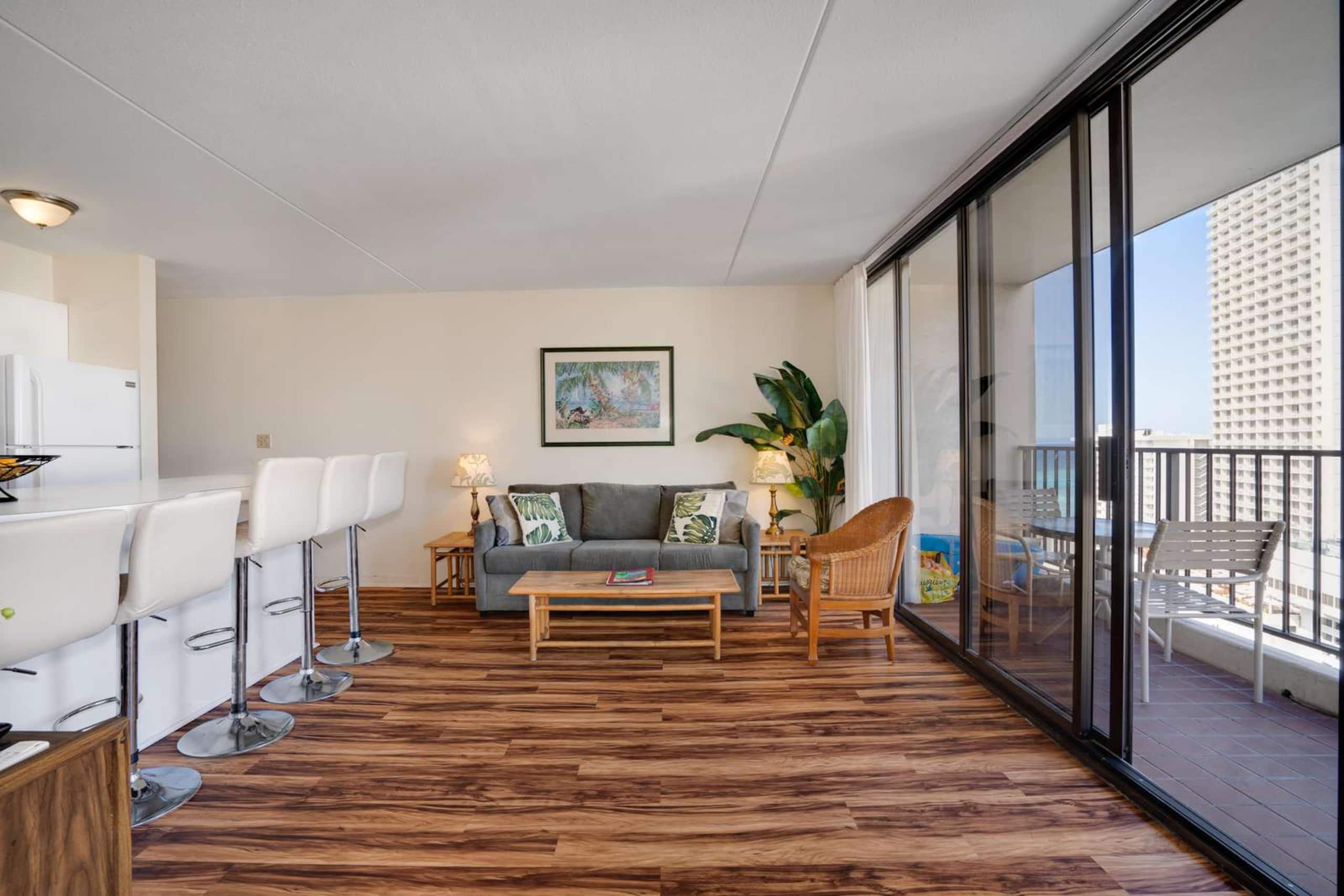 Waikiki Banyan 1806 T1-1 Block 2Beach +FREEParking - Image 5