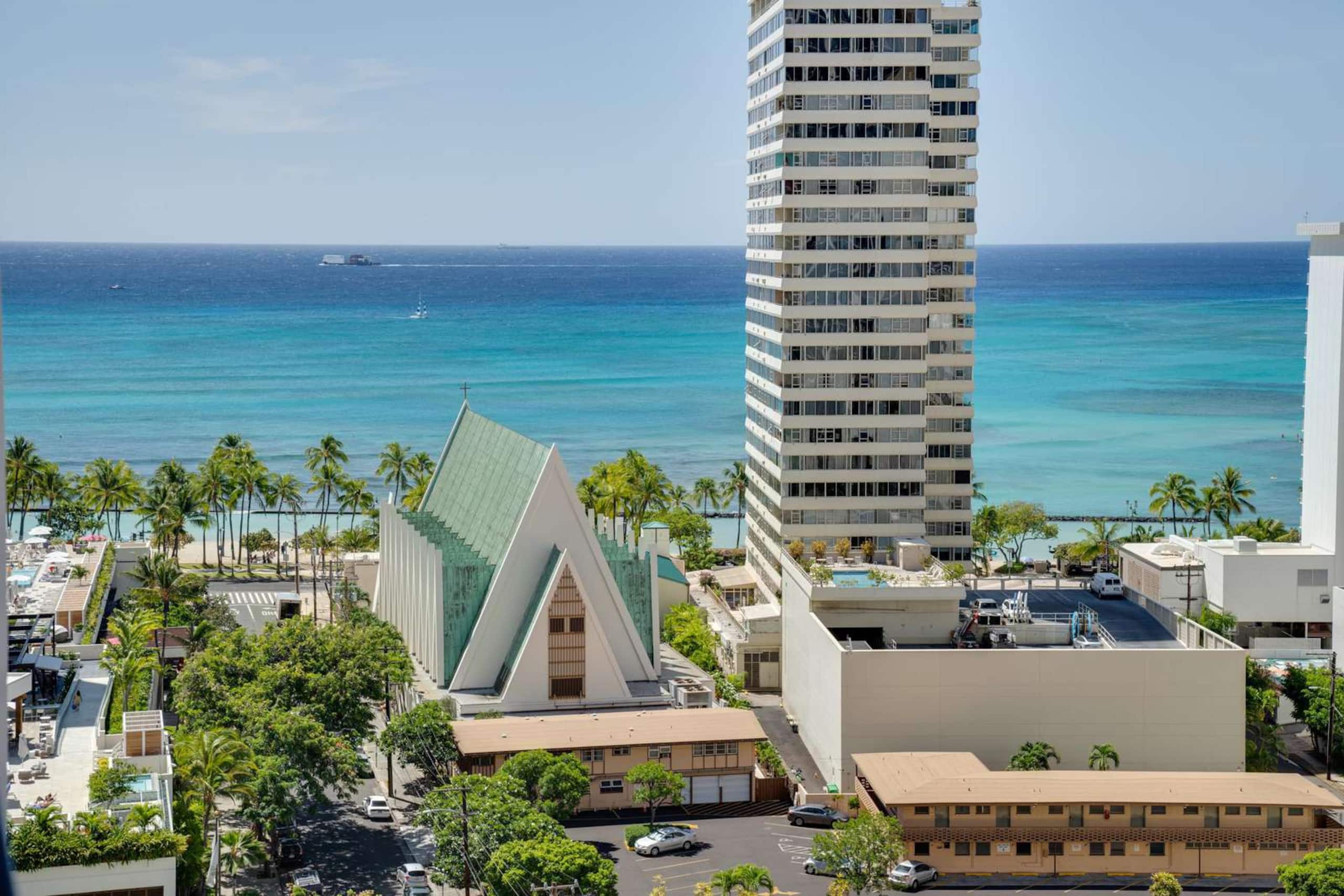 Waikiki Banyan 1806 T1-1 Block 2Beach +FREEParking - Image 28