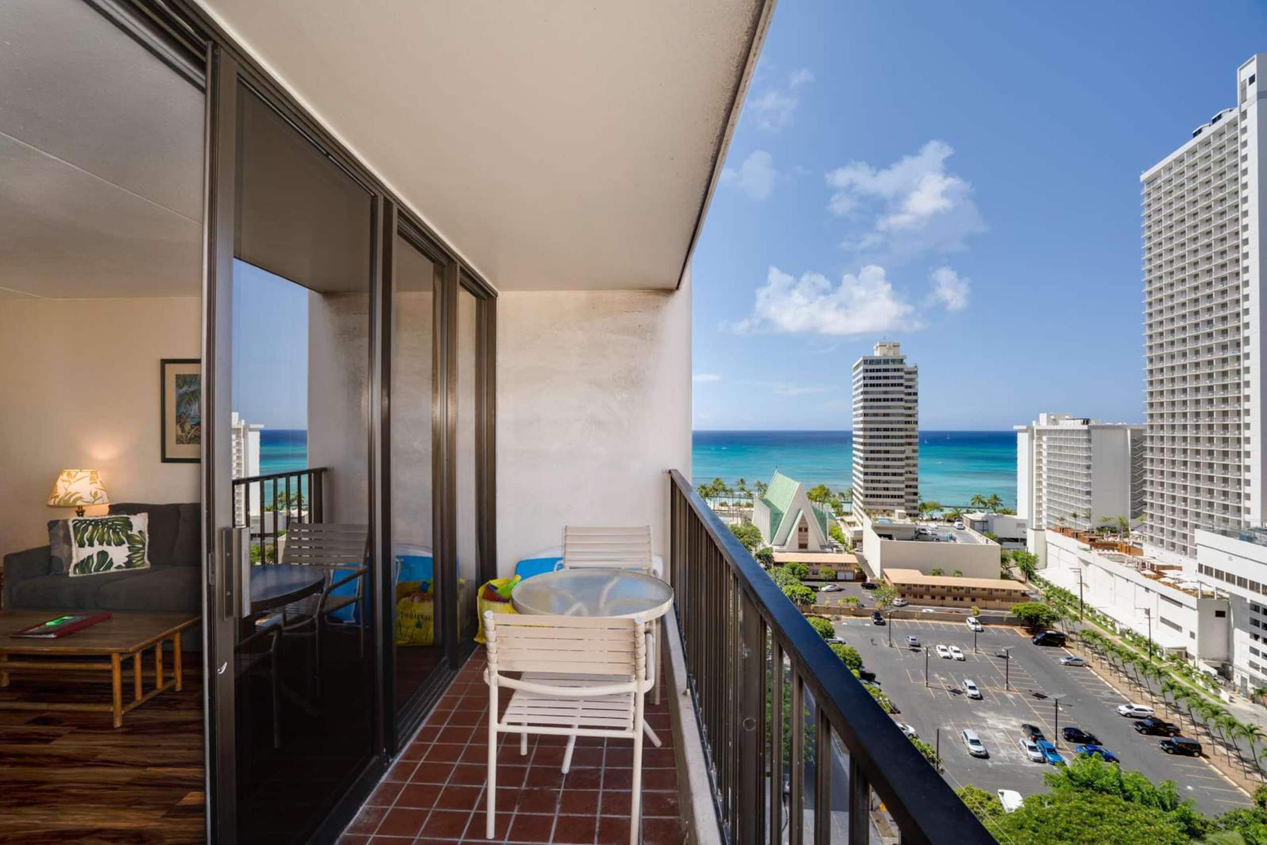 Waikiki Banyan 1806 T1-1 Block 2Beach +FREEParking - Image 27