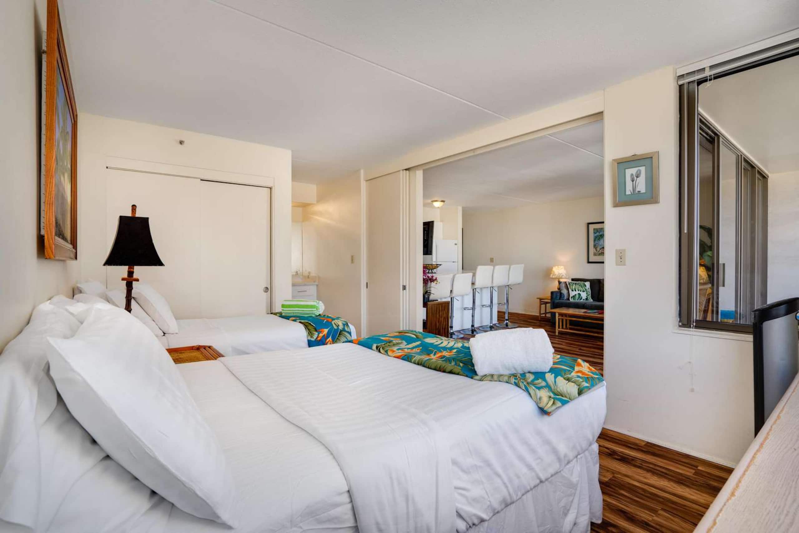 Waikiki Banyan 1806 T1-1 Block 2Beach +FREEParking - Image 22