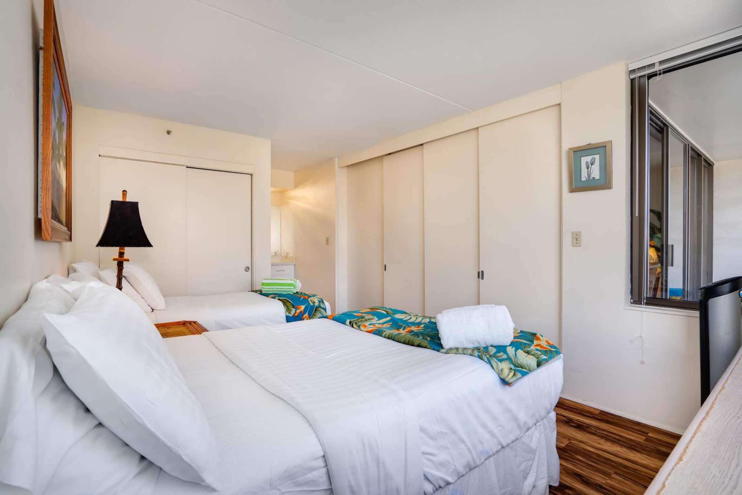 Waikiki Banyan 1806 T1-1 Block 2Beach +FREEParking - Image 21