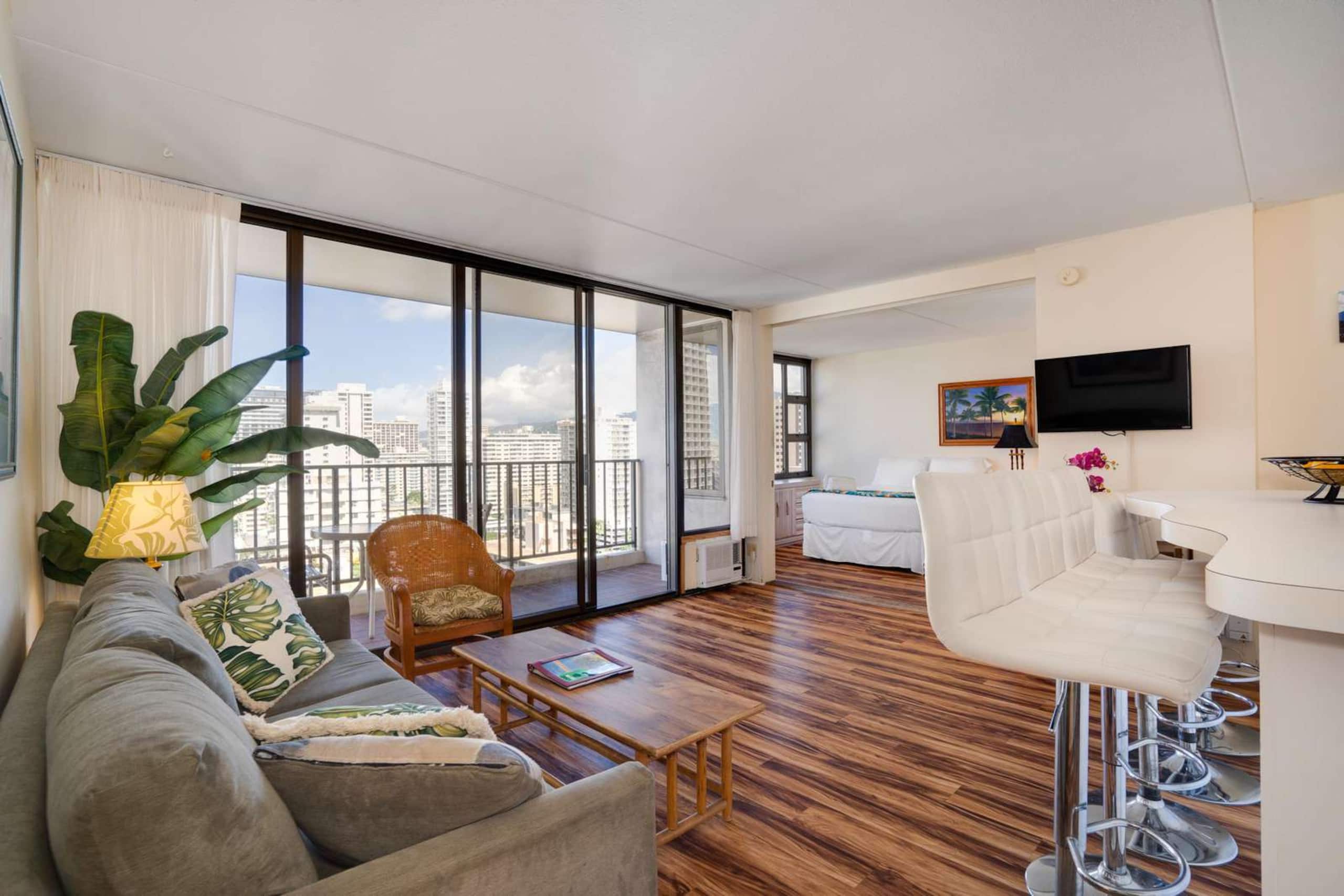 Waikiki Banyan 1806 T1-1 Block 2Beach +FREEParking - Image 4