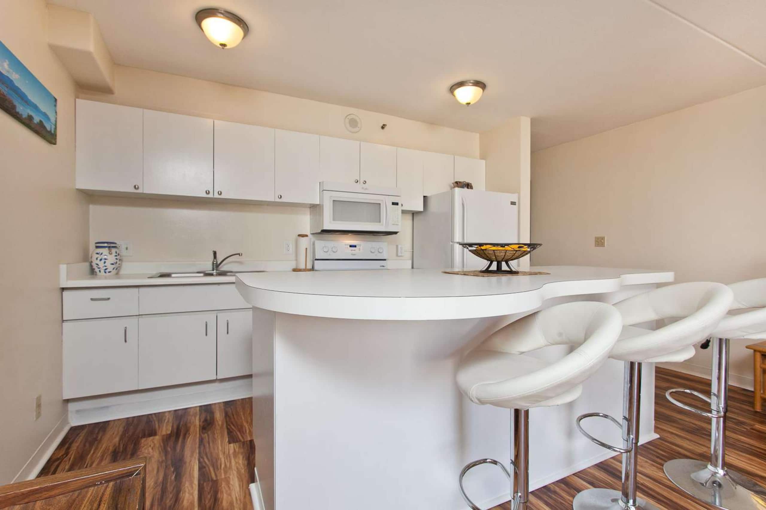 Waikiki Banyan 1806 T1-1 Block 2Beach +FREEParking - Image 14