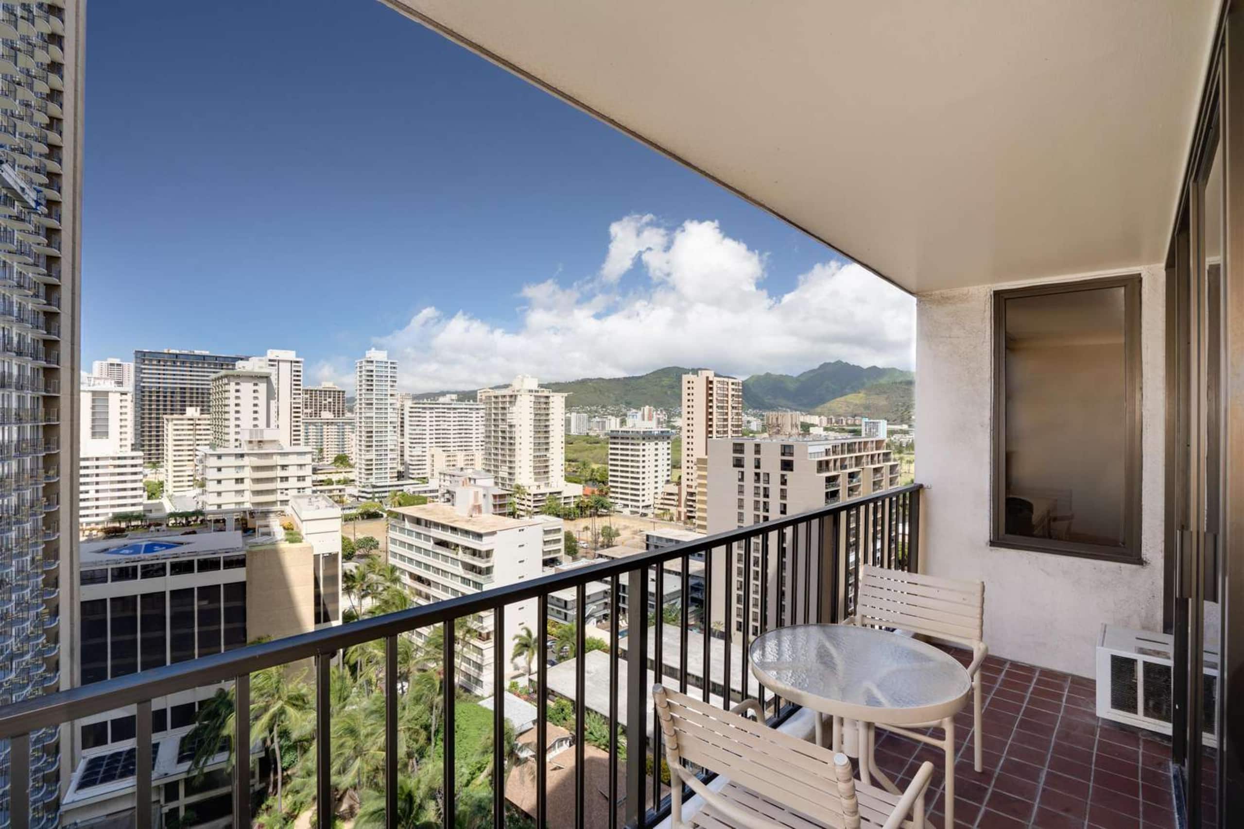 Waikiki Banyan 1806 T1-1 Block 2Beach +FREEParking - Image 29