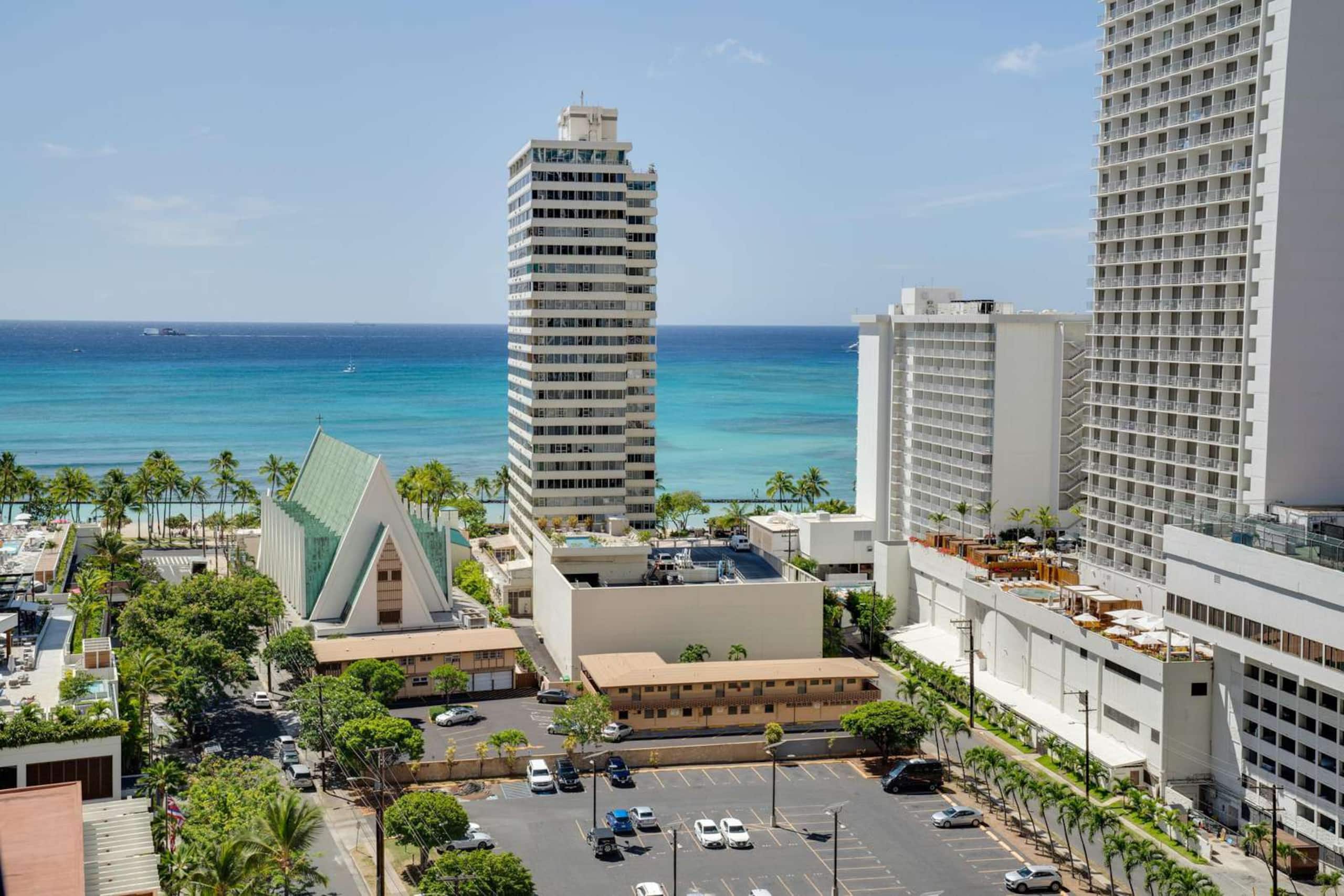 Waikiki Banyan 1806 T1-1 Block 2Beach +FREEParking - Image 30