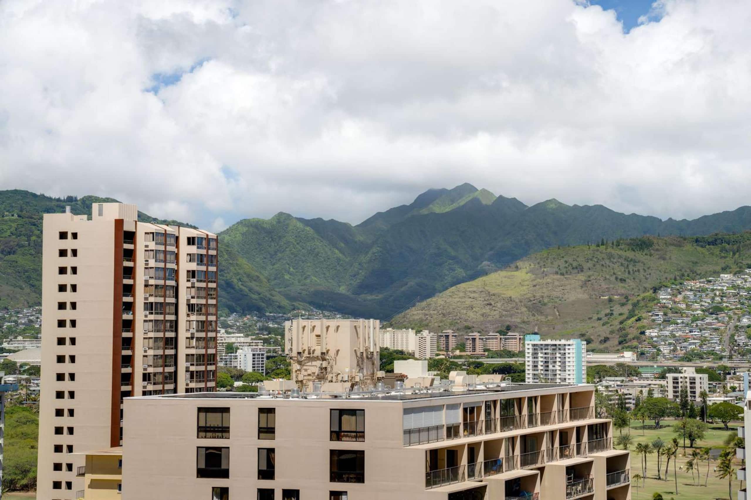 Waikiki Banyan 1806 T1-1 Block 2Beach +FREEParking - Image 31