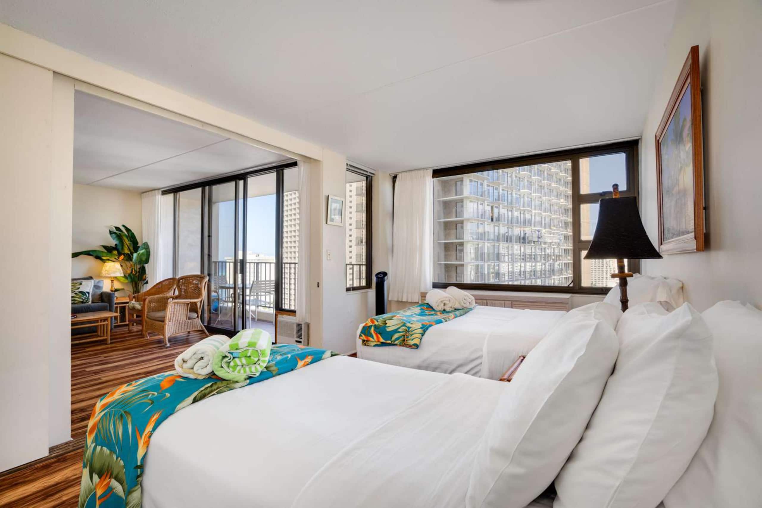 Waikiki Banyan 1806 T1-1 Block 2Beach +FREEParking - Image 2