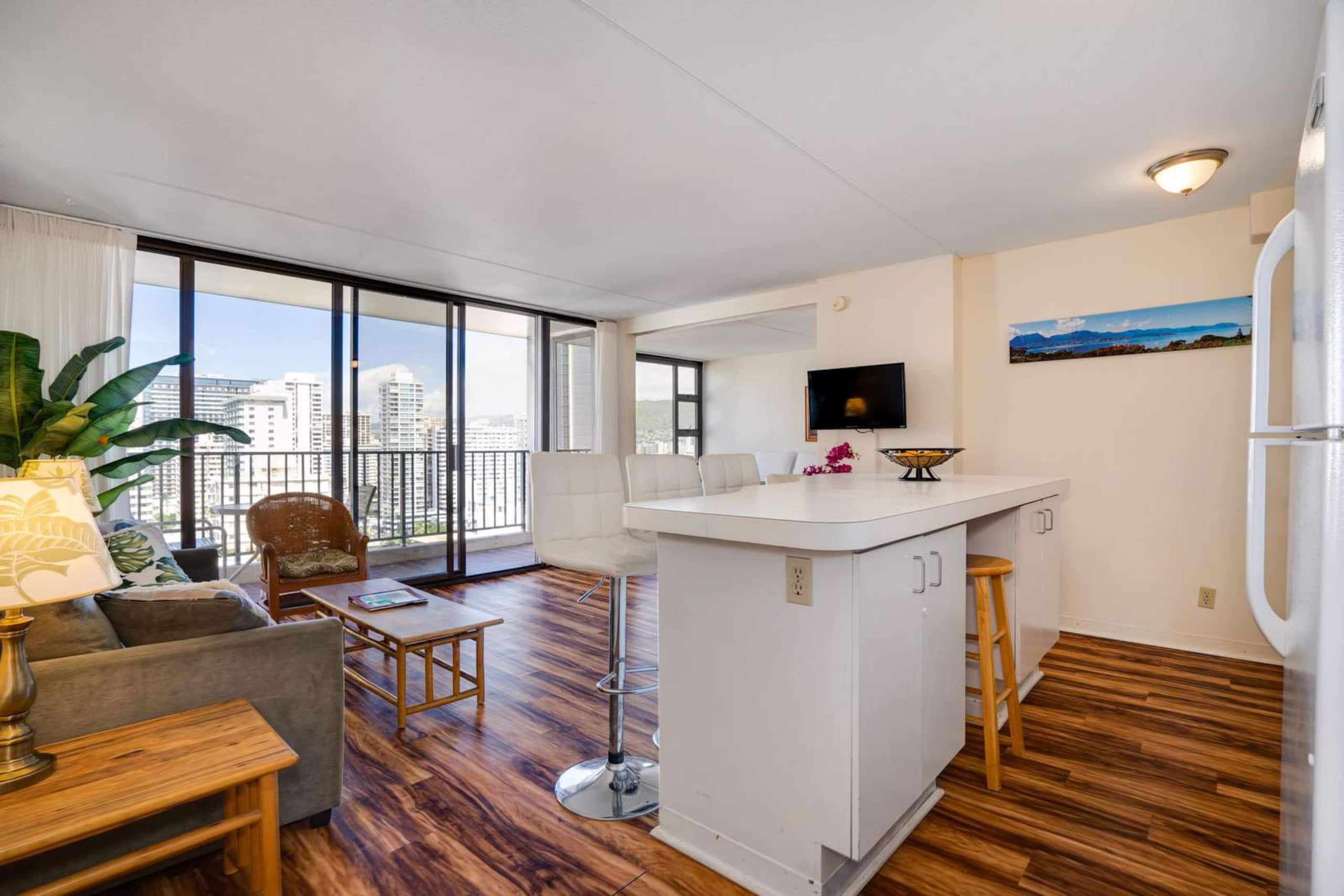 Waikiki Banyan 1806 T1-1 Block 2Beach +FREEParking - Image 11