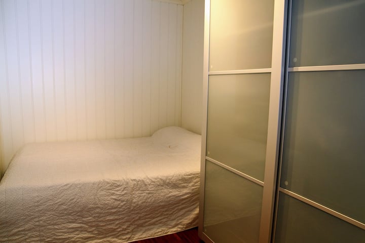 Kitanda chenye upana wa sentimita 150 