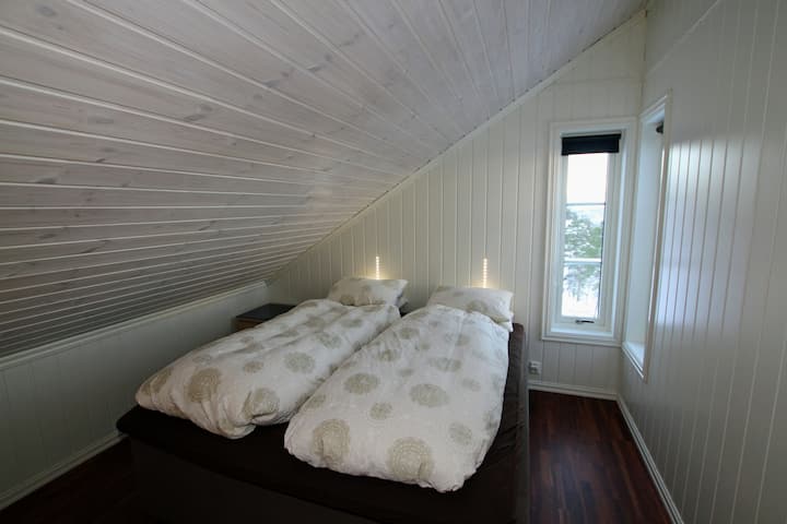 Kitanda chenye upana wa sentimita 180 