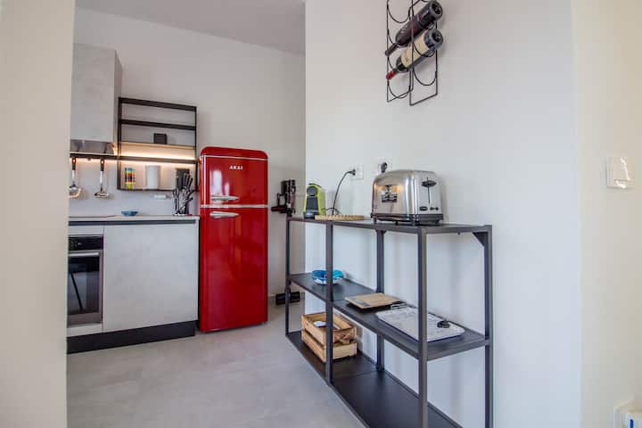 Guesthost - Elegant Beachfront Wi-fi & Parking - Golfo Aranci